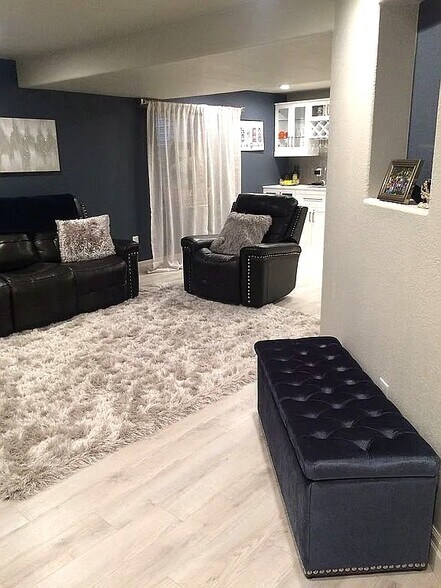 Building Photo - 562 E 133rd Ct