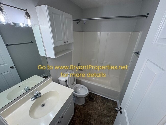 Building Photo - 2002 Dogwood Ln