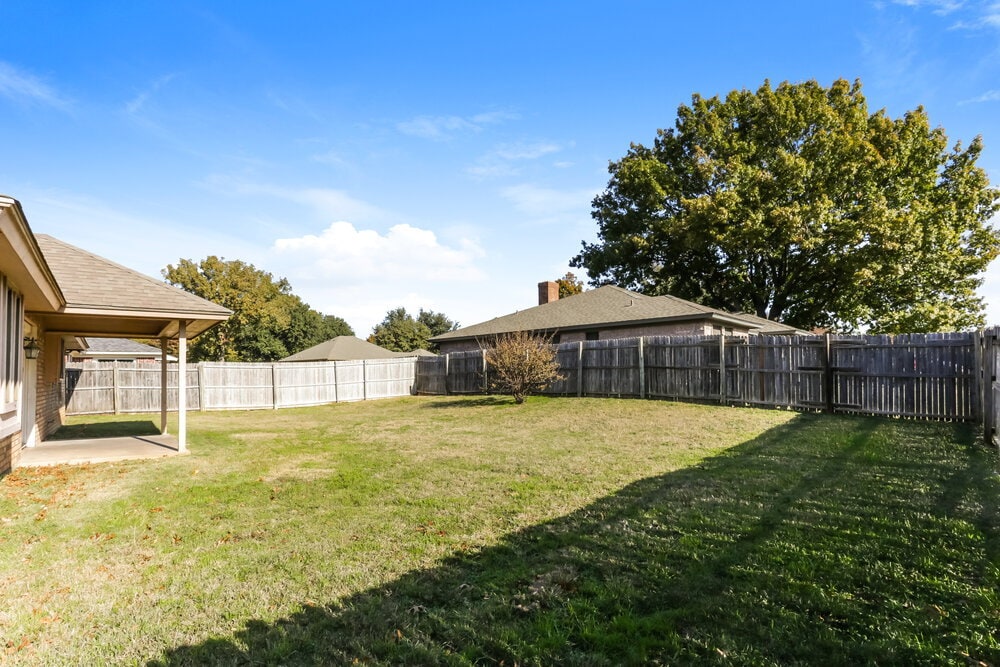 Building Photo - 7933 Clear Brook Cir