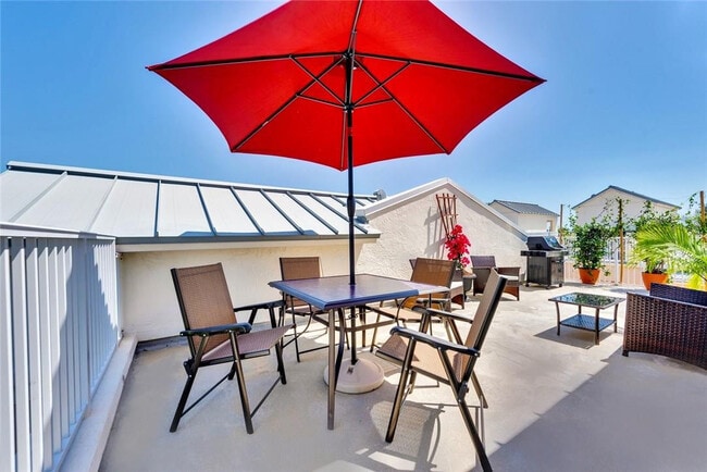 Building Photo - 538 NE 7th Ave