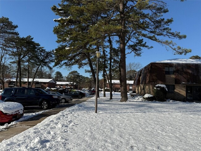 Building Photo - 55 Pinebrook Pl