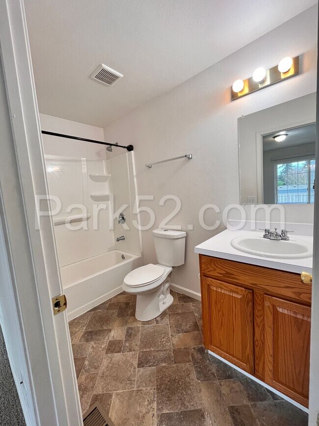 Building Photo - 112 126th St E