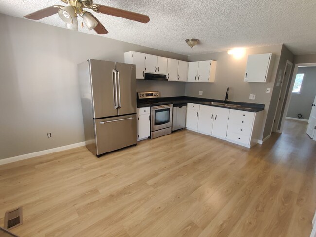 Kitchen - 4714 S 700 E