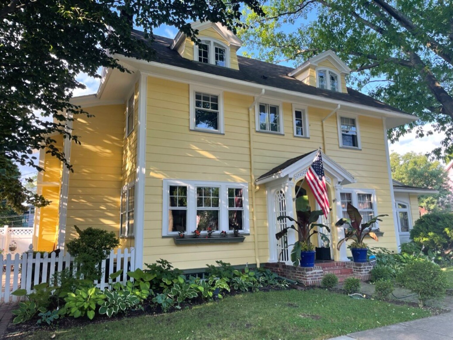 Building Photo - 410 Wellington Ave