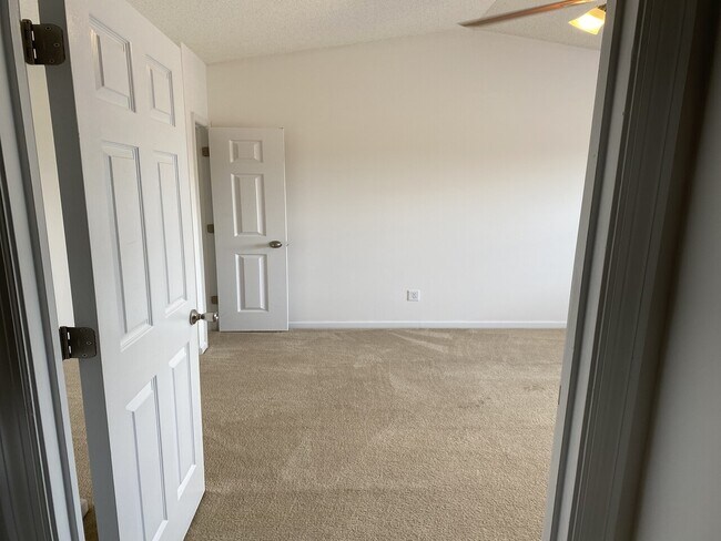 Building Photo - 126 Hornby Cir
