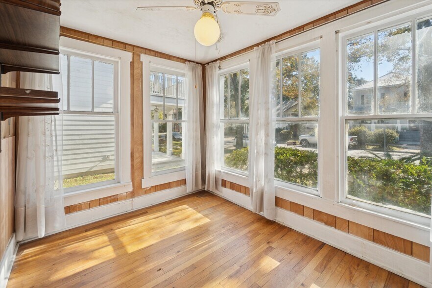 Building Photo - 742 E Park Ave