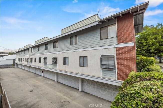 Building Photo - 691 S Marengo Ave