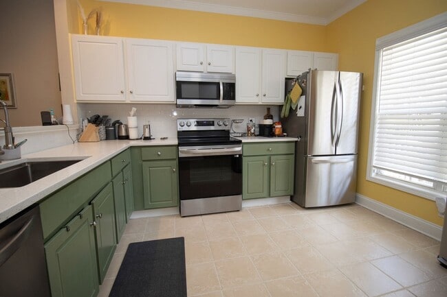 Building Photo - 2 bedroom/2.5 bathroom townhouse in Arsenal Hill