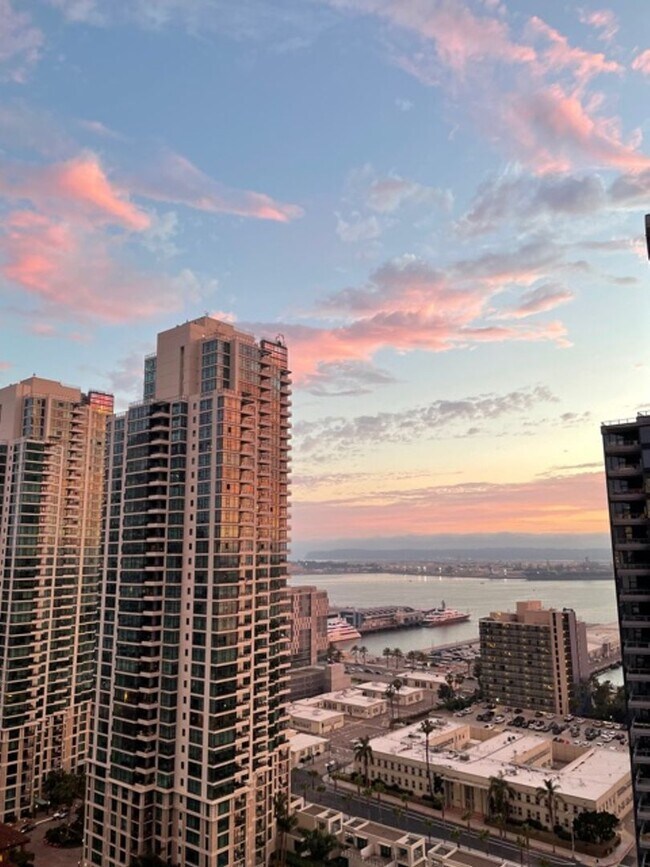 Building Photo - 2 Bedroom-2 Bathroom Fully Furnished Condo...