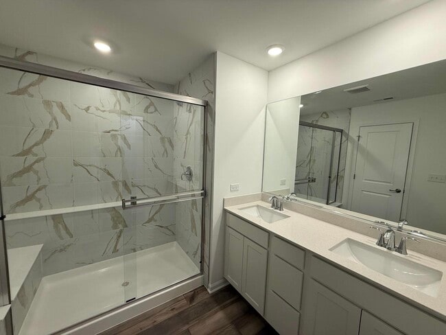 Building Photo - 14940 Dyer Ln