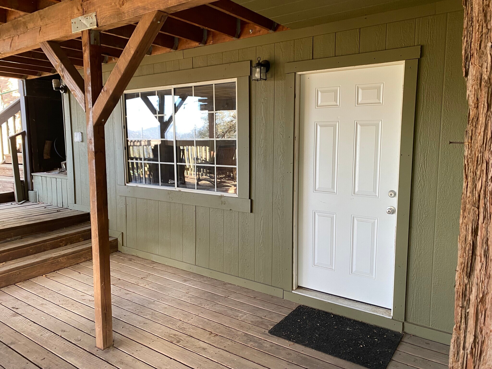 Private stairs (14) and entrance with large window - 25084 Valle Dr