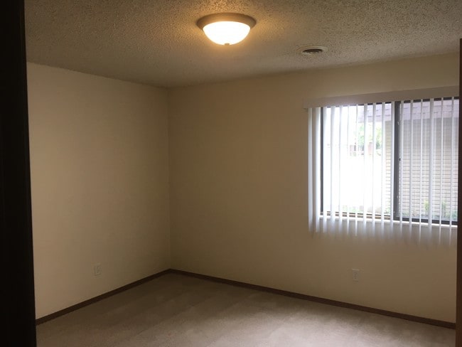 Building Photo - 1727 N Grandview Ln