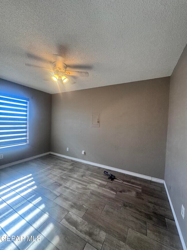 Building Photo - 701 Porras Dr