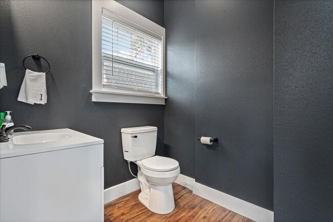 Building Photo - Brand New Cottage close to downtown and U ...