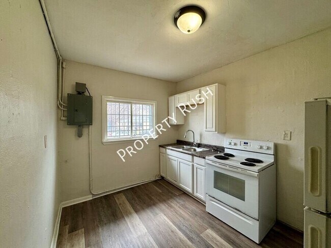 Building Photo - 3603 Dorris St