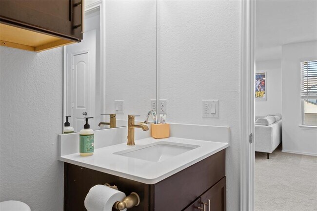 Building Photo - 6809 Ellsworth Walk