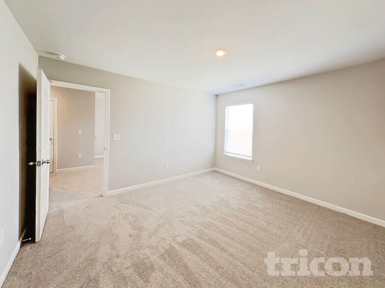 Building Photo - 134 Rivercamp St