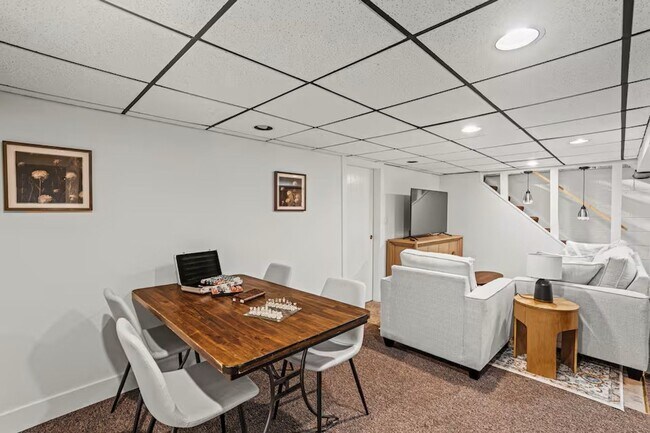 Building Photo - Updated 3 bedroom Delafield ranch