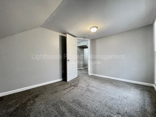 Building Photo - 1011 Quarry Ave NW