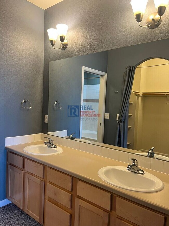 Building Photo - 2302 Owens Ave