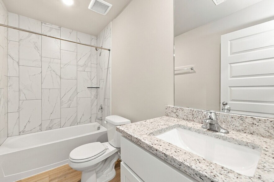 Building Photo - 12700 Carrara Ln