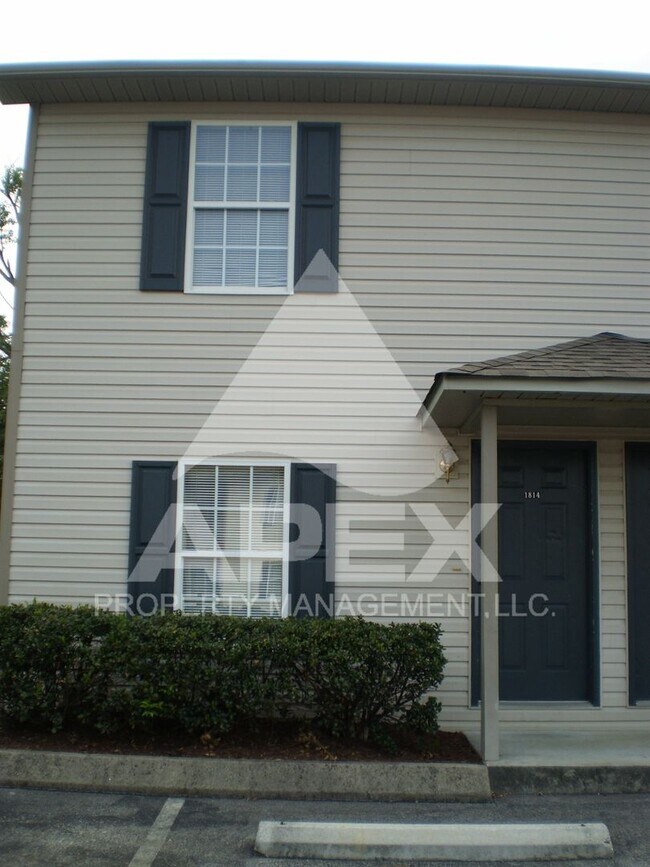 Building Photo - MOVE-IN SPECIAL, $1 RENT!! - Nice 2 Bd | 1.5 Ba Townhouse in West Knox Condo Community!