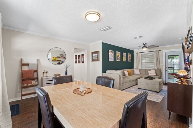 Building Photo - East Hill Gem for Rent!