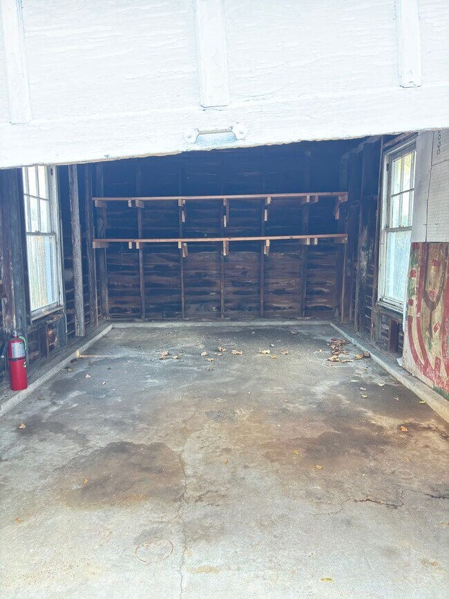 Building Photo - 409 E Washington Ave