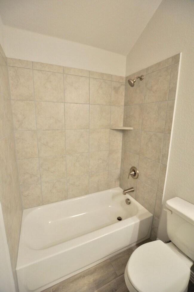 Building Photo - FOR LEASE! Charming 4 Bedroom - 2 Bathroom...