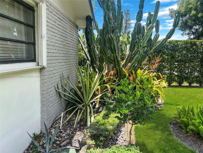 Building Photo - 4611 SW 82nd Ct