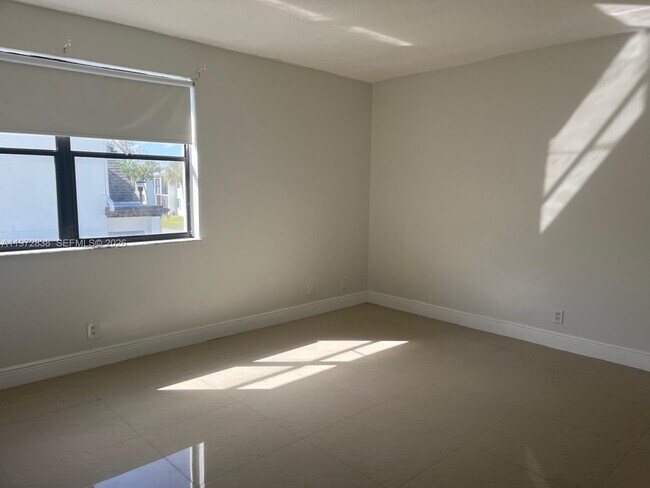 Building Photo - 11202 Taft St