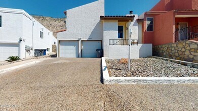 Building Photo - 4842 Excalibur Dr