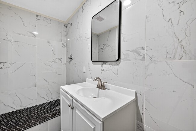 Building Photo - 23130 Bayleaf Dr