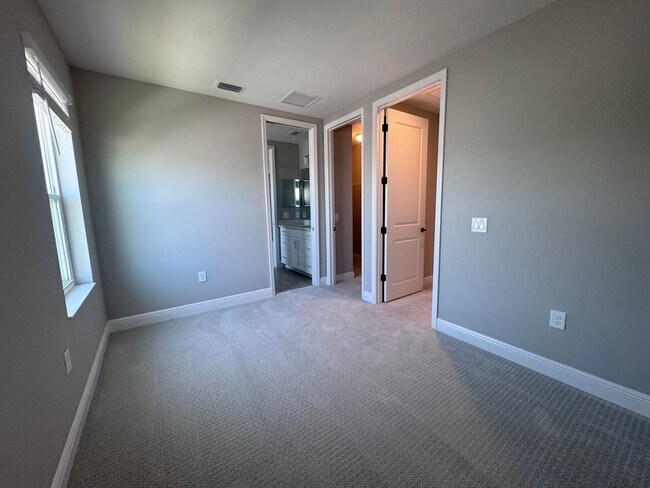 Building Photo - New Construction in Grand Park-4 Bedrooms and 4 Bathrooms with a Den and a Loft! No deposit for q...