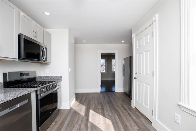 Building Photo - 180 Shirley St