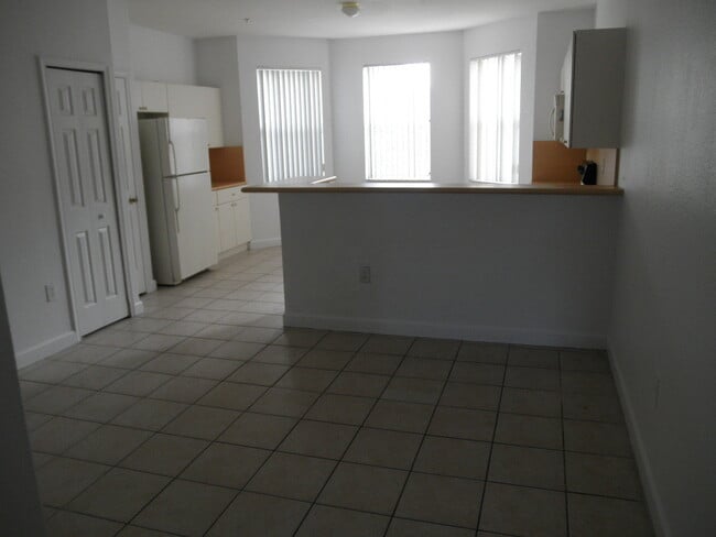 Building Photo - Shoma Townhomes