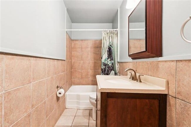 Building Photo - 931 Royal St