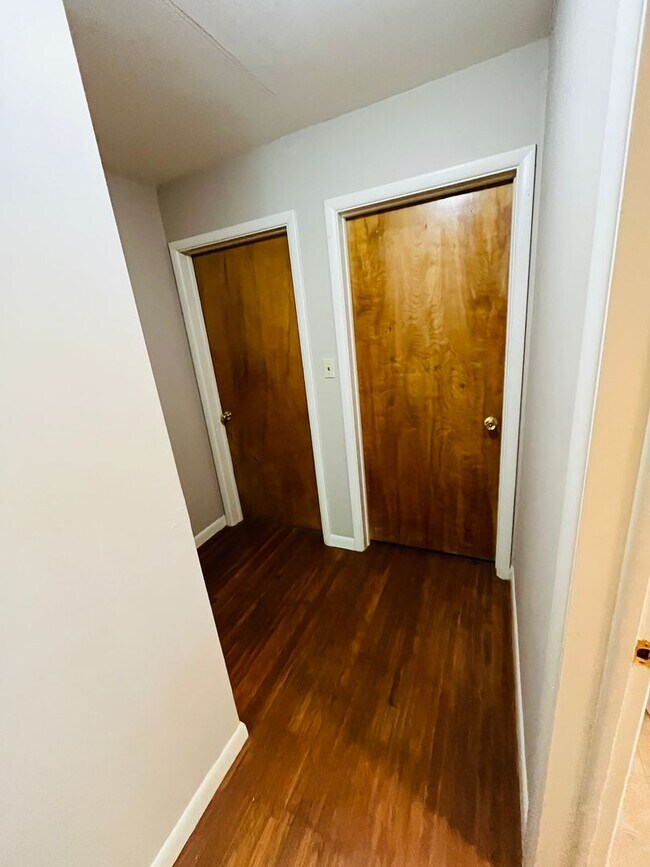 Building Photo - 515 Avenue C