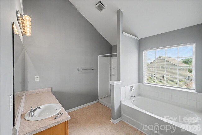 Building Photo - 10521 Barvas St