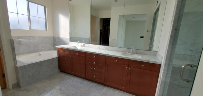 master Bath - 5350 Playa Vista Dr