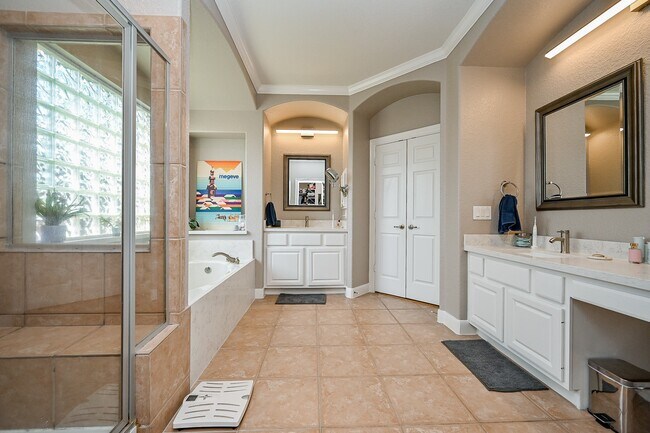 Building Photo - 6342 Collina Springs Ct