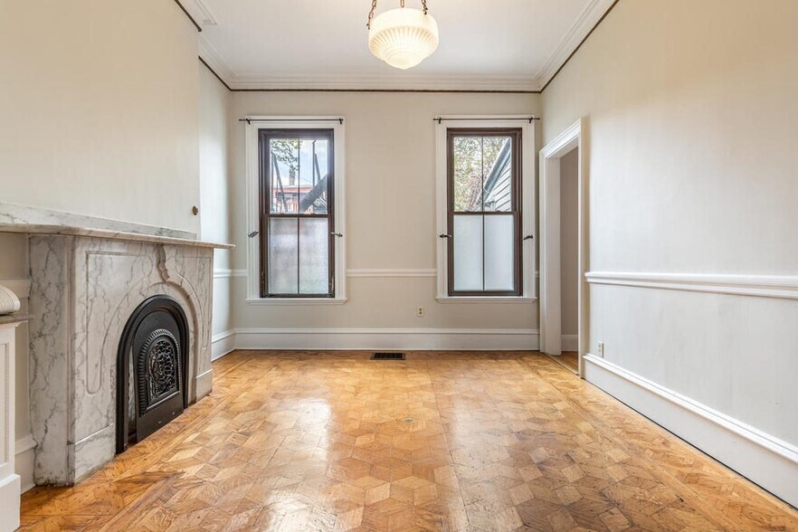 Building Photo - 325 K St