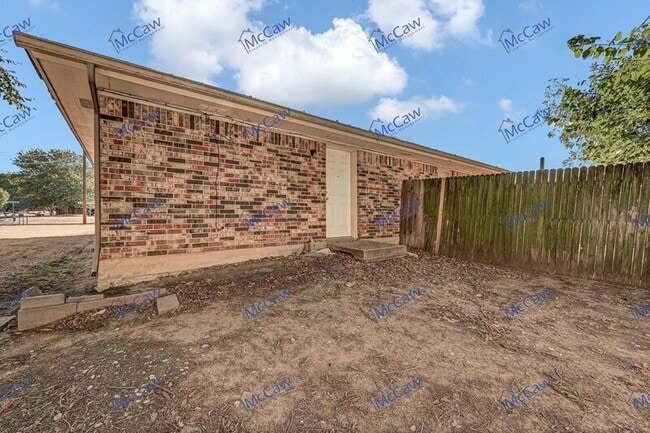 Building Photo - 409 Rockcrest Dr