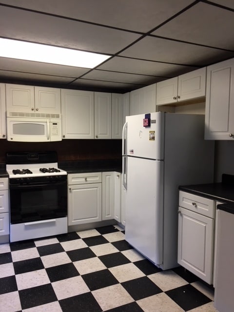 Building Photo - Two Bedroom One Bath Home In Huntington