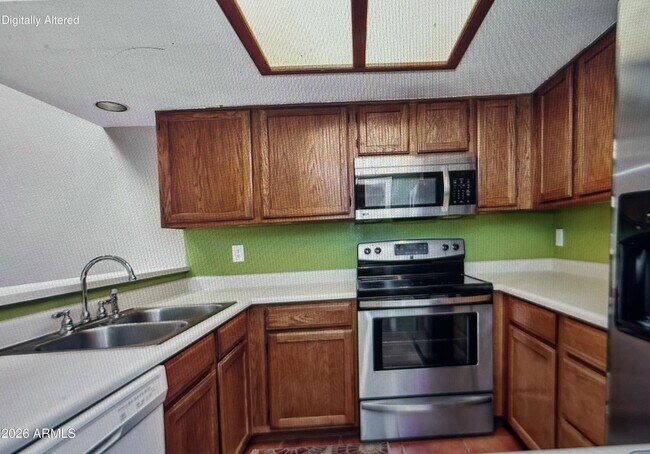 Building Photo - 33 E Beck Ln