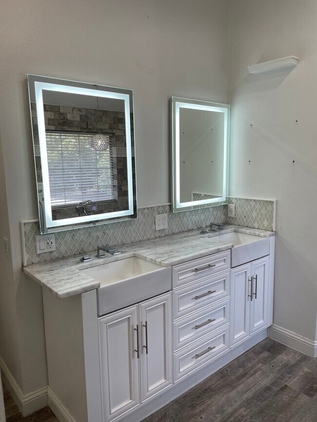 Bastet Bathroom Double Vanity - 6902 Wilhelmina Dr