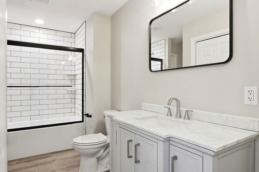 Building Photo - 6582 Lakeside Rd