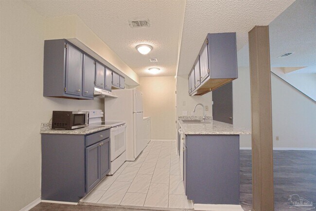 Building Photo - 3323 Kingswood Ct