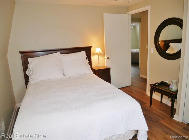 Building Photo - 2298 Browning St