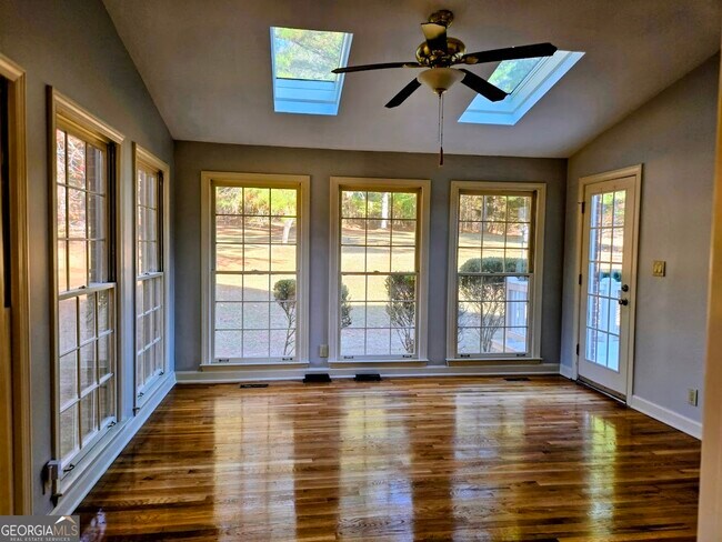 Building Photo - 270 North Dr